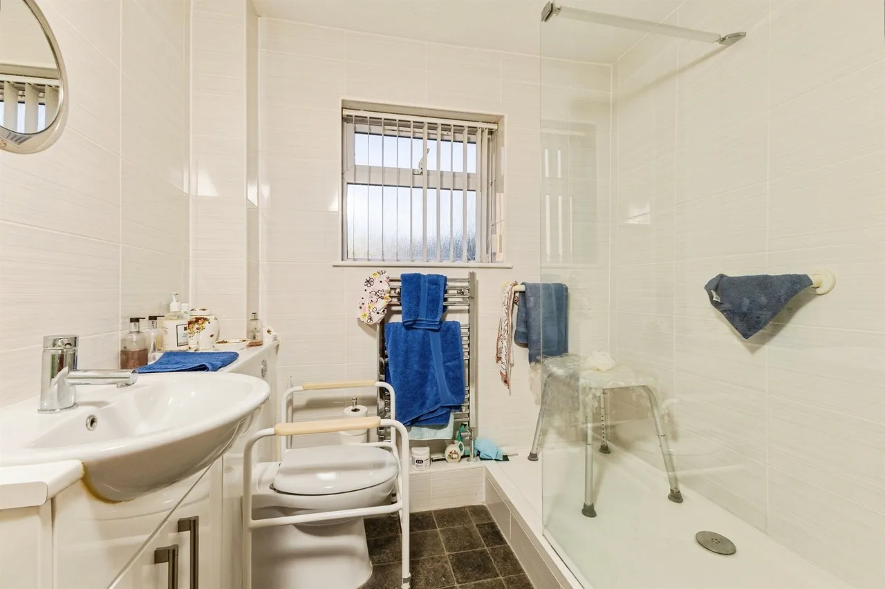 Larks Meade, Earley, RG6, photo 9