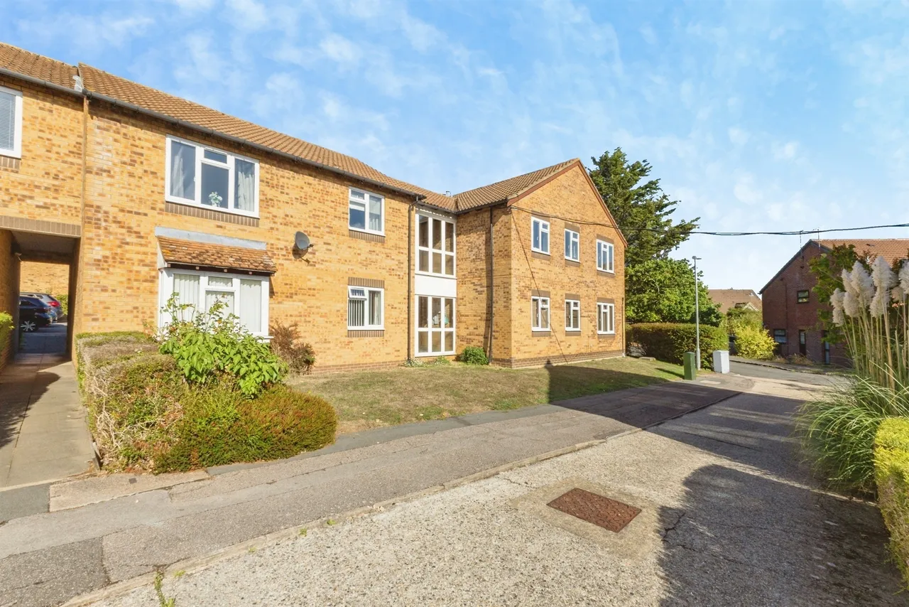 Larks Meade, Earley, RG6, photo 10