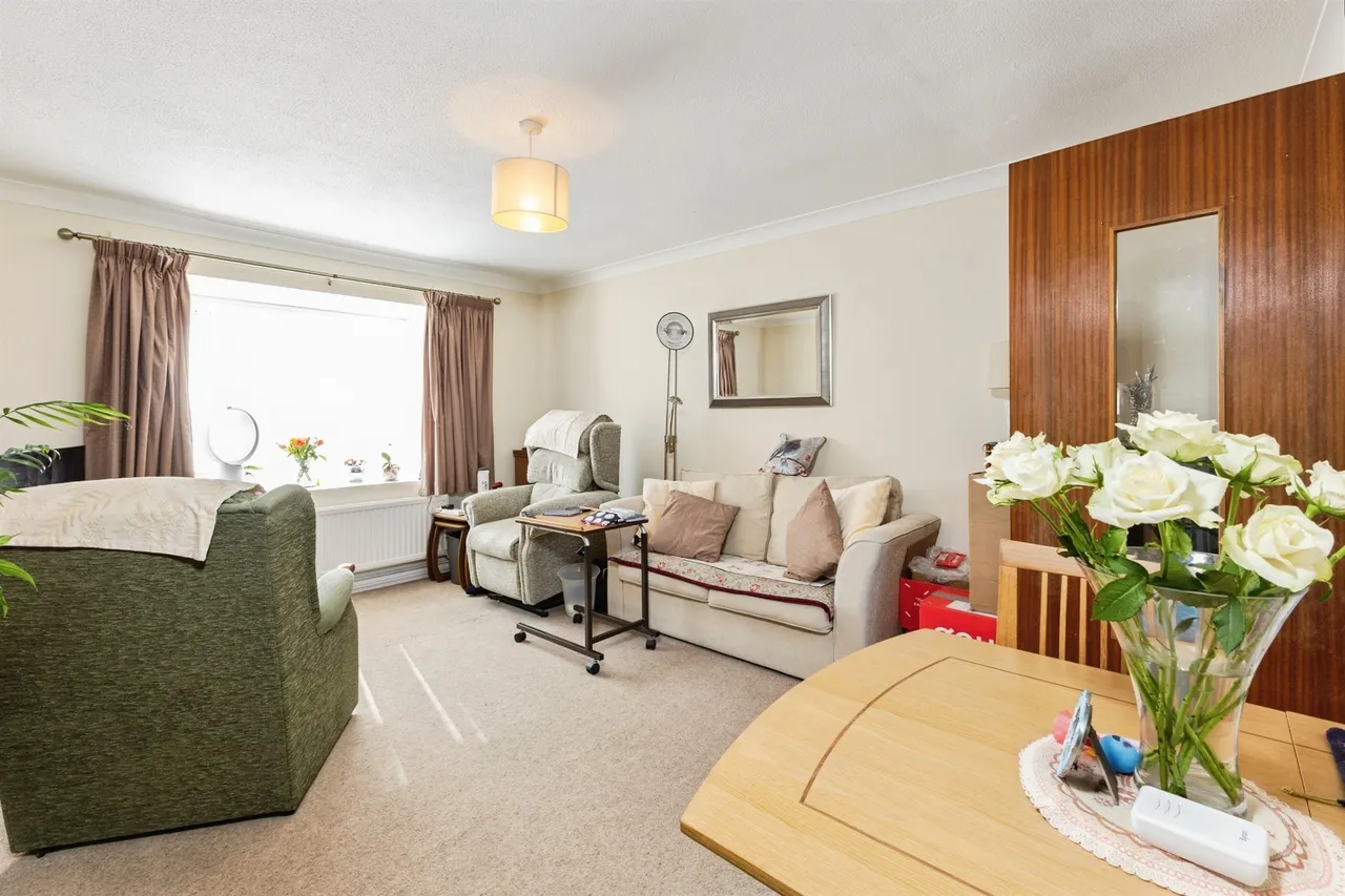 Larks Meade, Earley, RG6, photo 4
