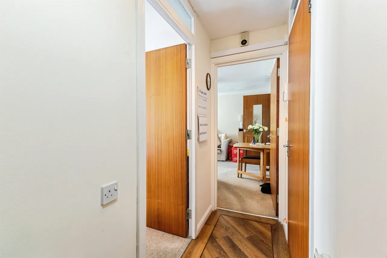 Larks Meade, Earley, RG6, photo 6