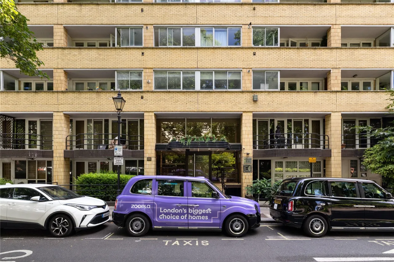 3 bed flat for sale — Porchester Square, London, W2