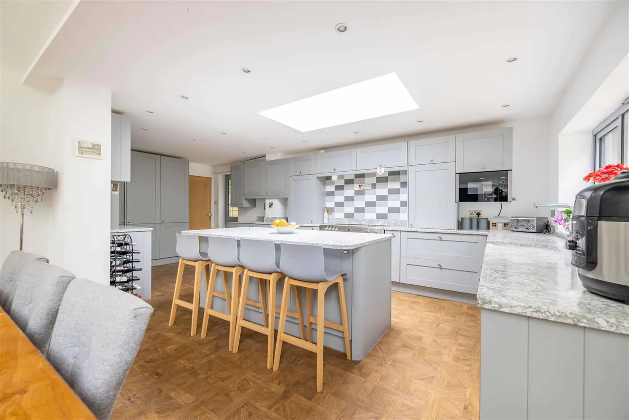 Money Row Green, Holyport, Maidenhead, SL6 2ND, photo 6