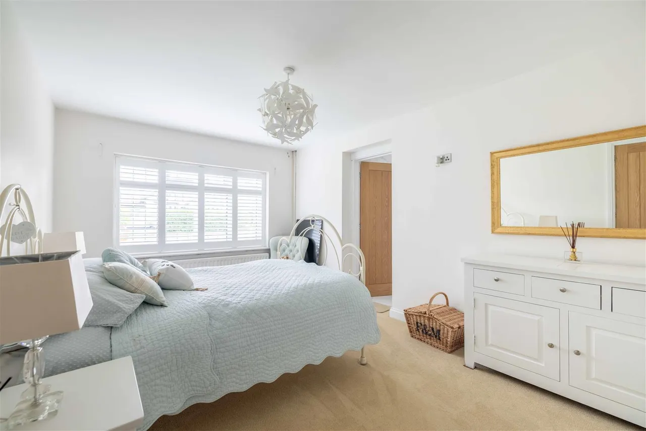 Money Row Green, Holyport, Maidenhead, SL6 2ND, photo 11