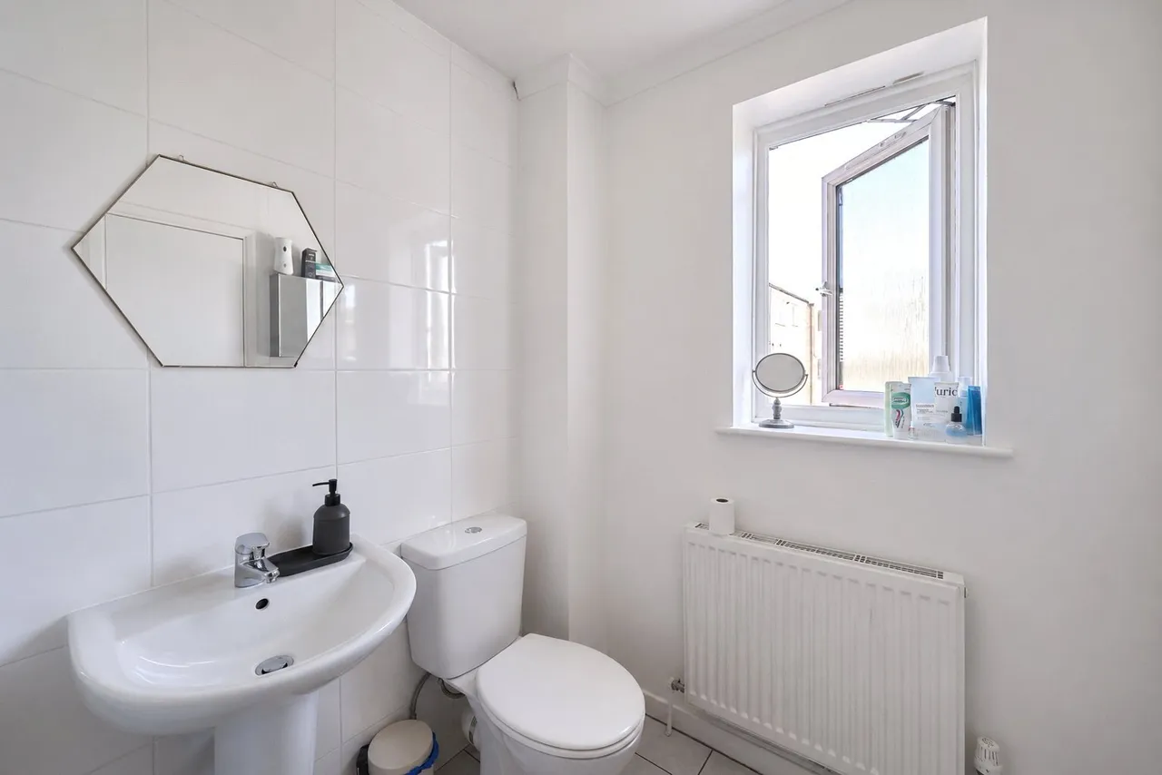 Hatfield Road, London, E15, photo 13