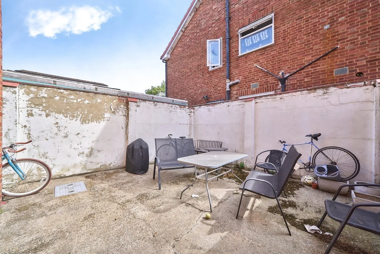 Hatfield Road, London, E15, photo 15