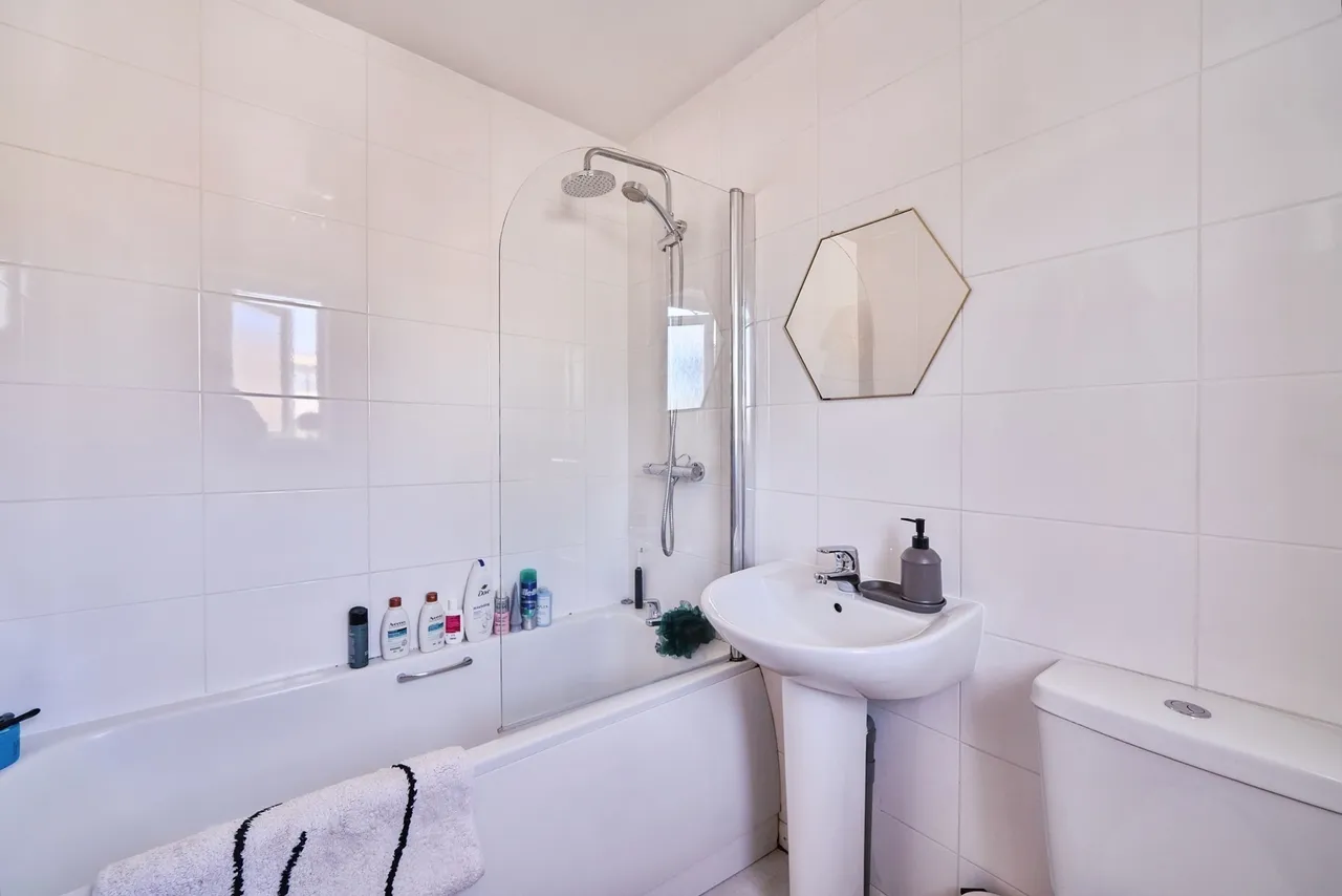 Hatfield Road, London, E15, photo 12