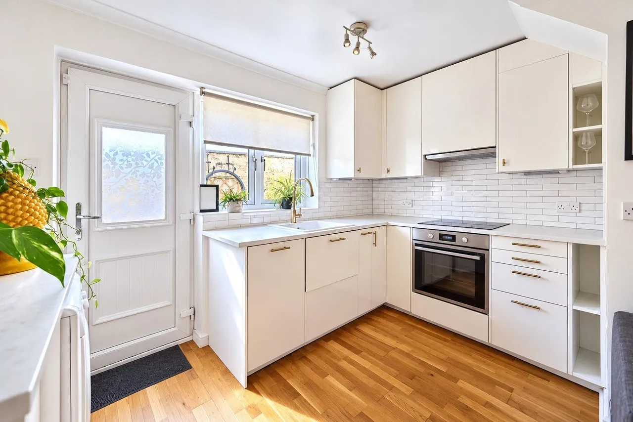 Hatfield Road, London, E15, photo 5