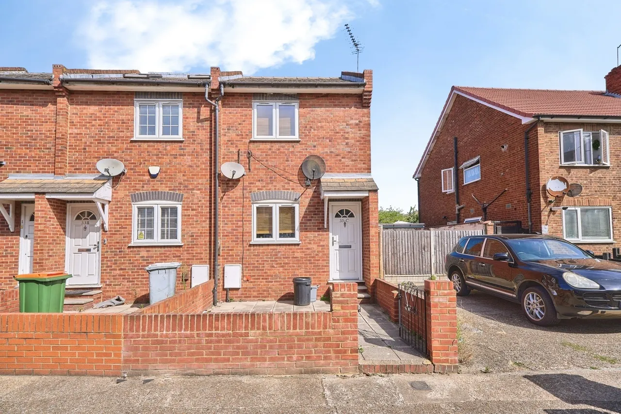 1 bed house for sale — Hatfield Road, London, E15