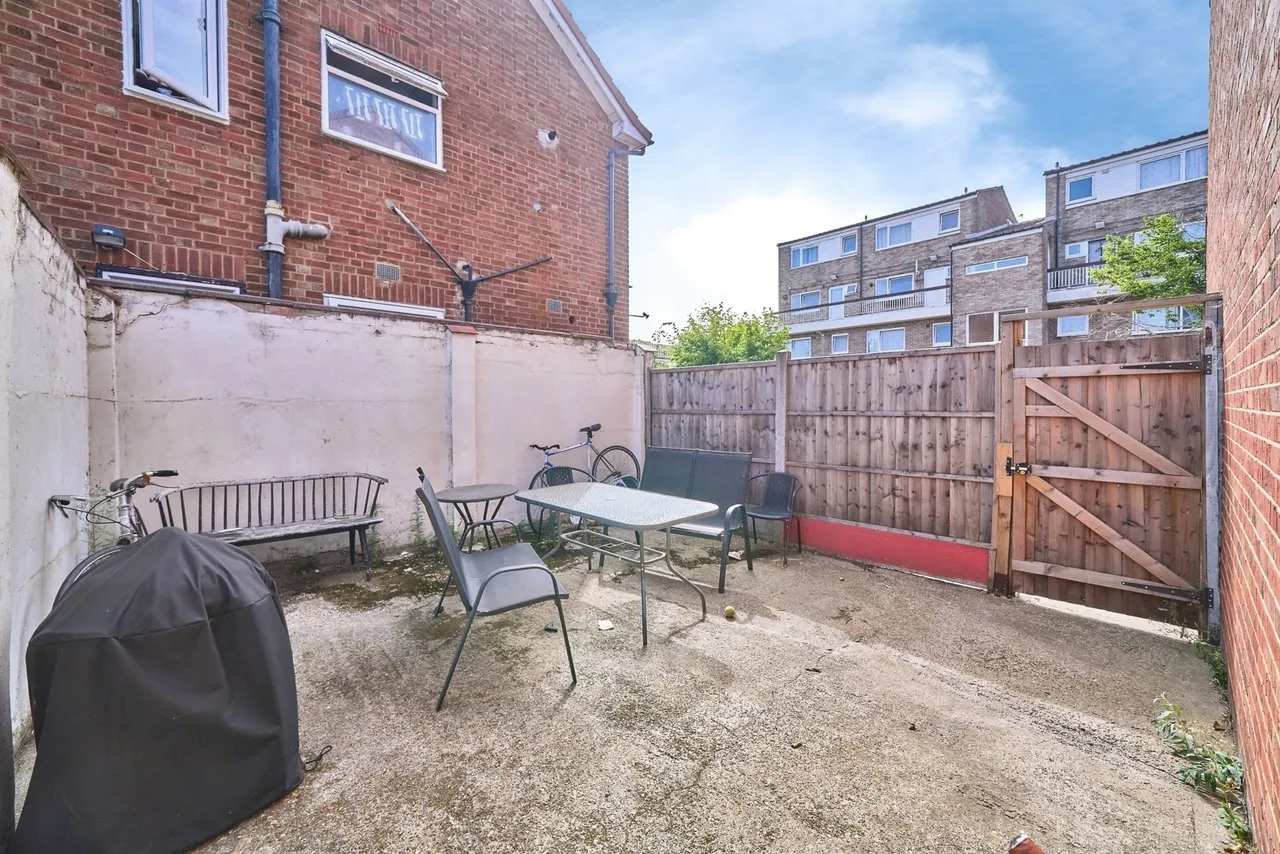 Hatfield Road, London, E15, photo 14