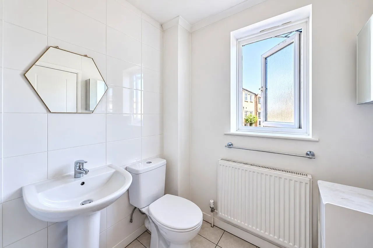 Hatfield Road, London, E15, photo 9