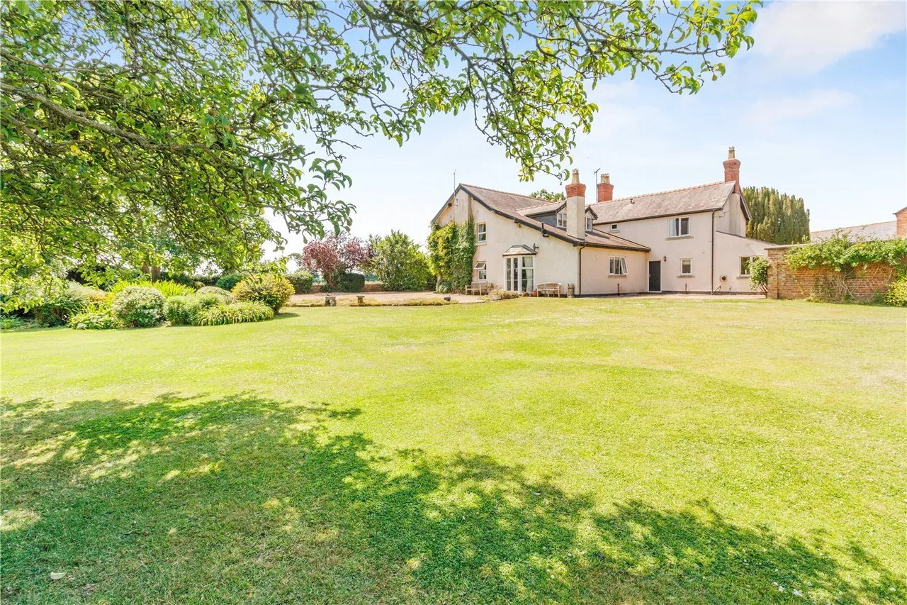 Darland Lane, Rossett, LL12, photo 5