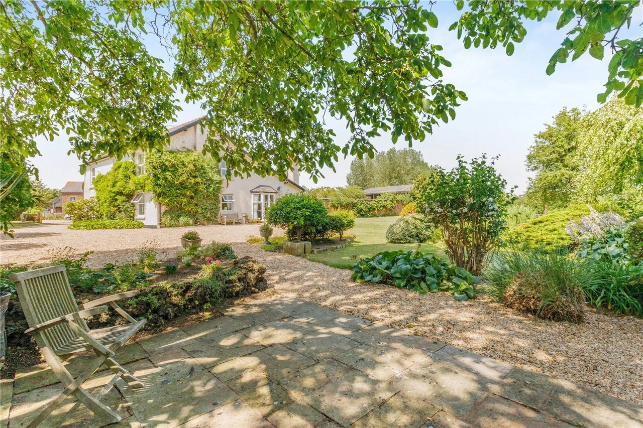 Darland Lane, Rossett, LL12, photo 7