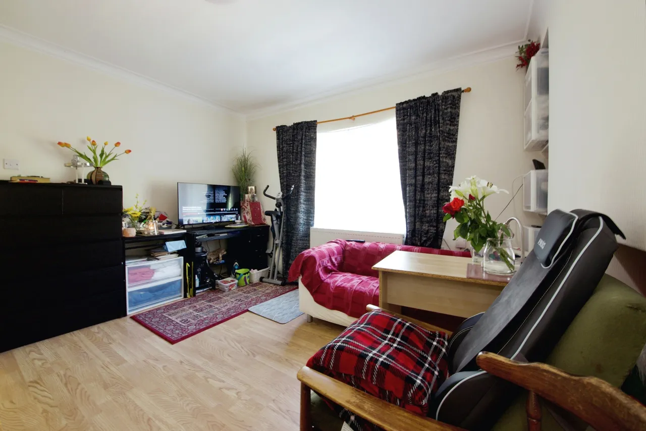 2 bed flat for sale, North End Road, Wembley, HA9