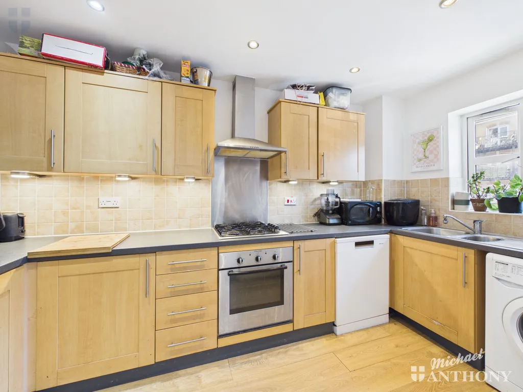 Summers House, Coxhill Way, Aylesbury, HP21 8FN, photo 4