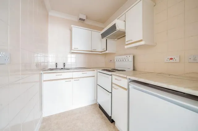 Grovelands Avenue, Swindon, SN1, photo 6