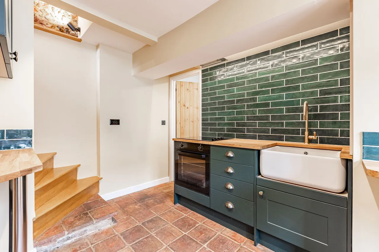 2 bed house for sale, Lovingly Renovated Cottage in the Hea