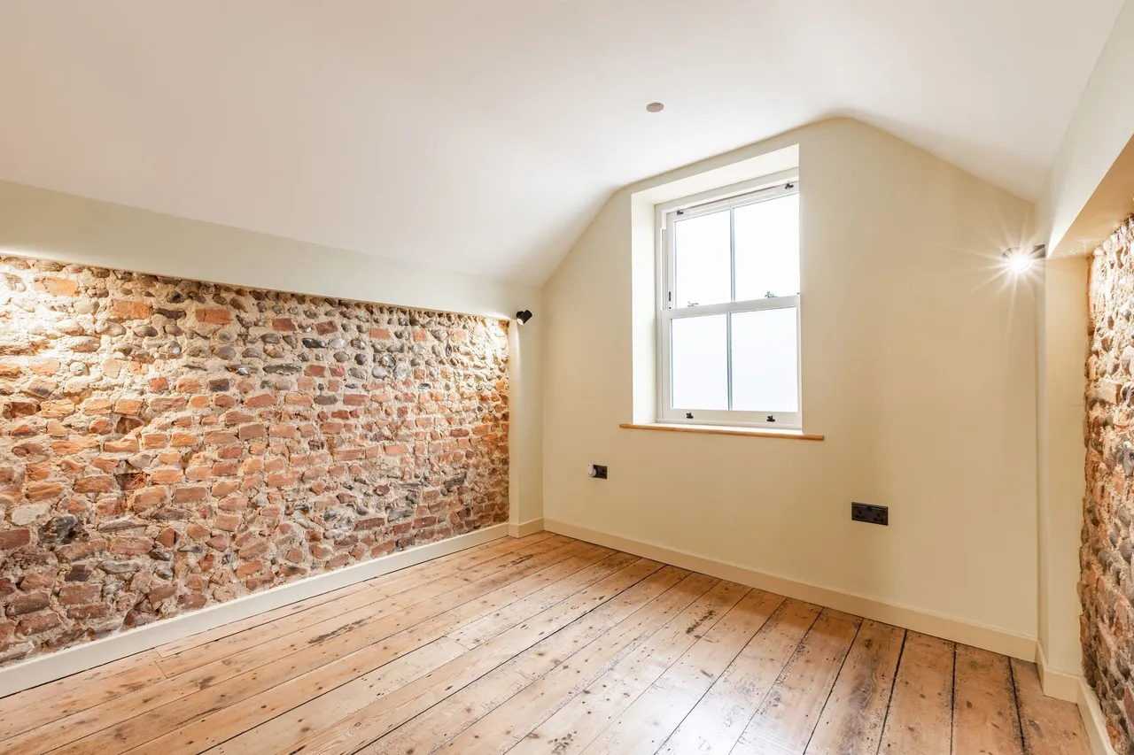 Lovingly Renovated Cottage in the Hea, photo 7