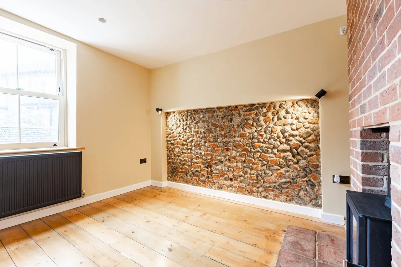 Lovingly Renovated Cottage in the Hea, photo 6