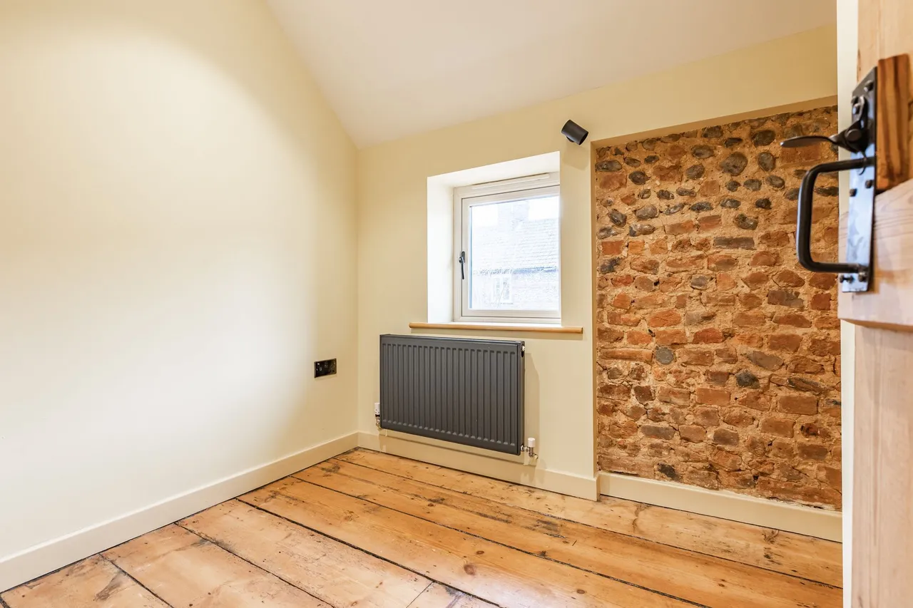 Lovingly Renovated Cottage in the Hea, photo 8