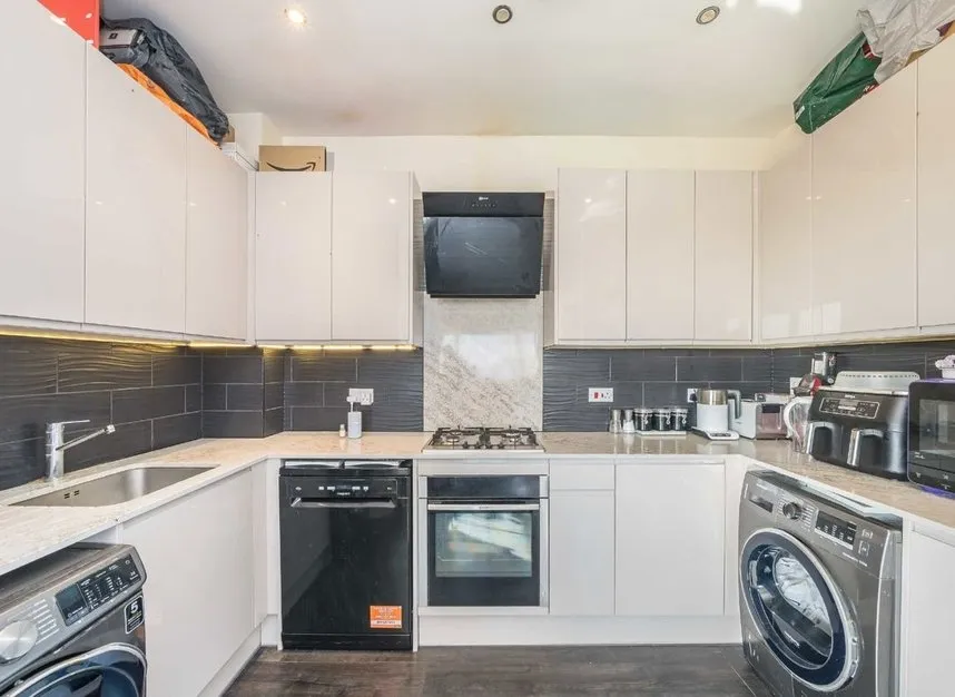Sundeala Close, Sunbury-On-Thames, TW16, photo 3