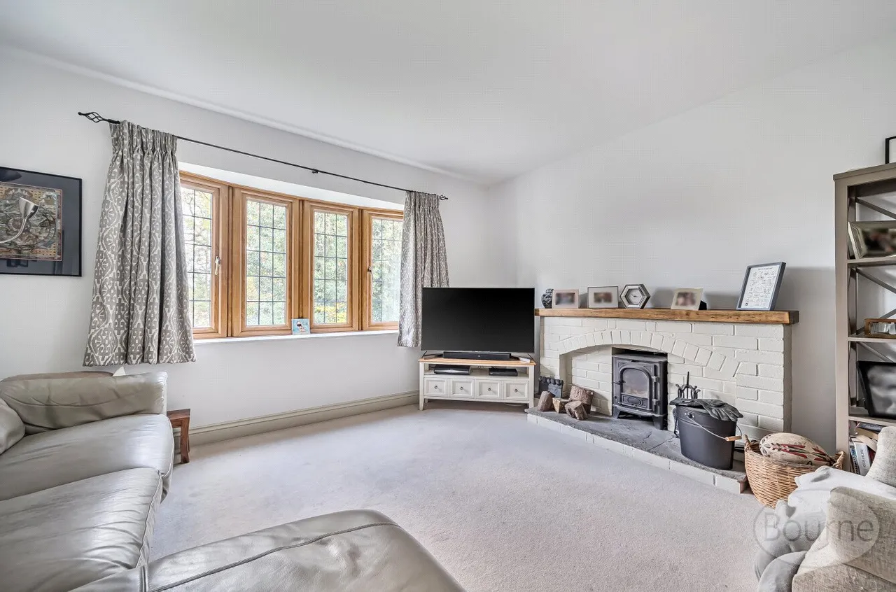 Frensham Road, Lower Bourne, GU10, photo 2