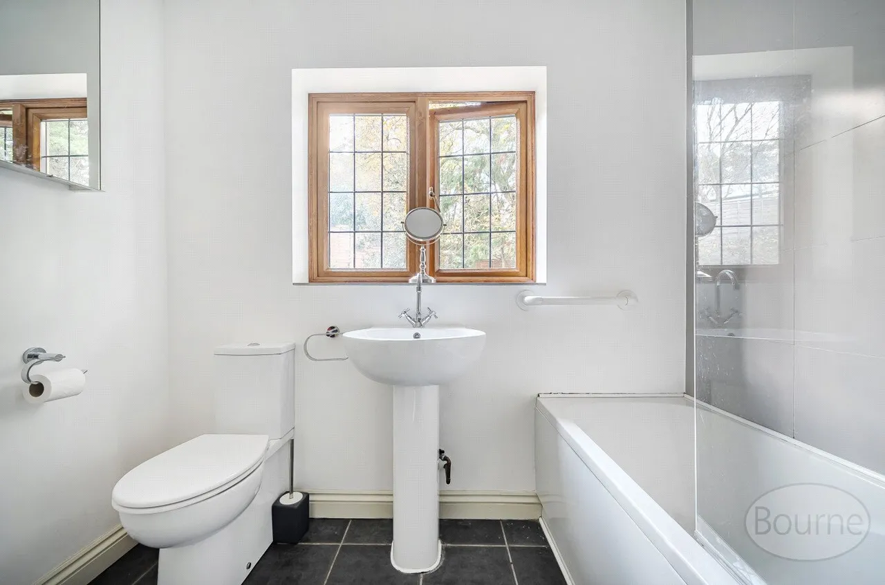 Frensham Road, Lower Bourne, GU10, photo 10