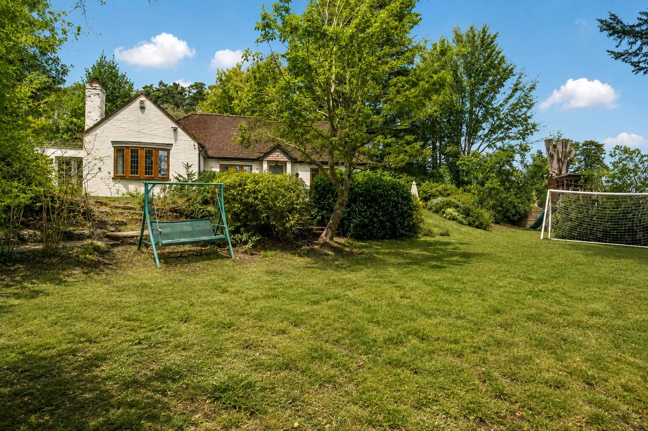 Frensham Road, Lower Bourne, GU10, photo 13
