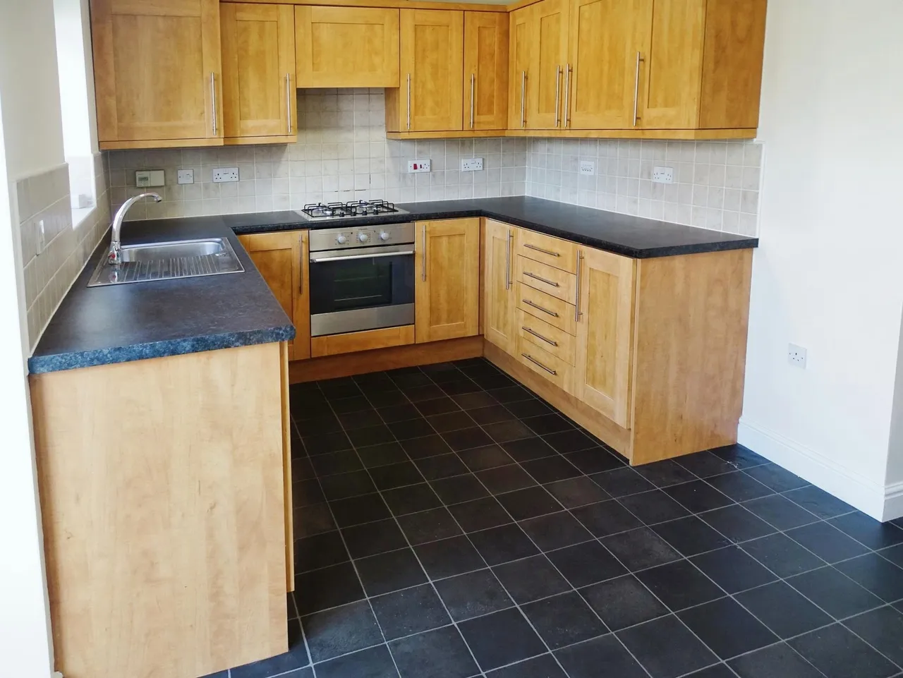 Greenoaks Close, Abram, WN2, photo 3