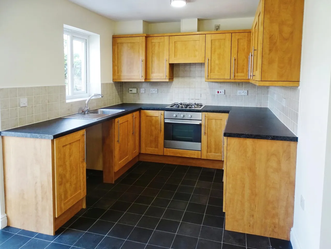 Greenoaks Close, Abram, WN2, photo 2
