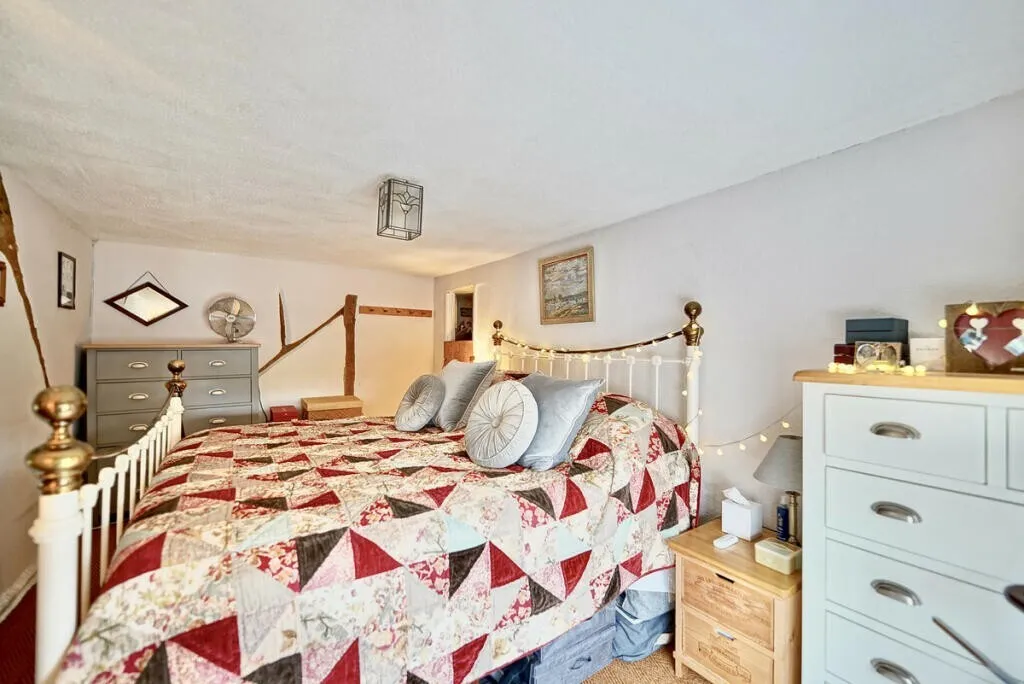 High Stree St. Neots, PE19, photo 12