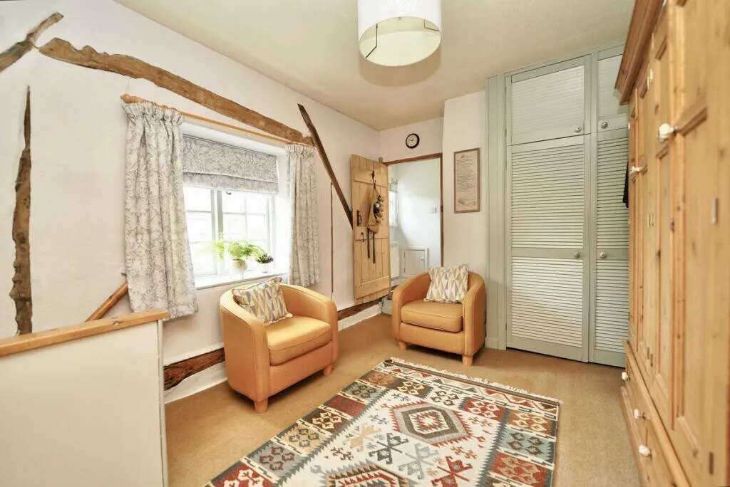 High Stree St. Neots, PE19, photo 10
