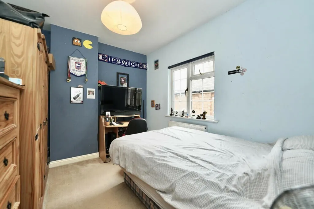 High Stree St. Neots, PE19, photo 17