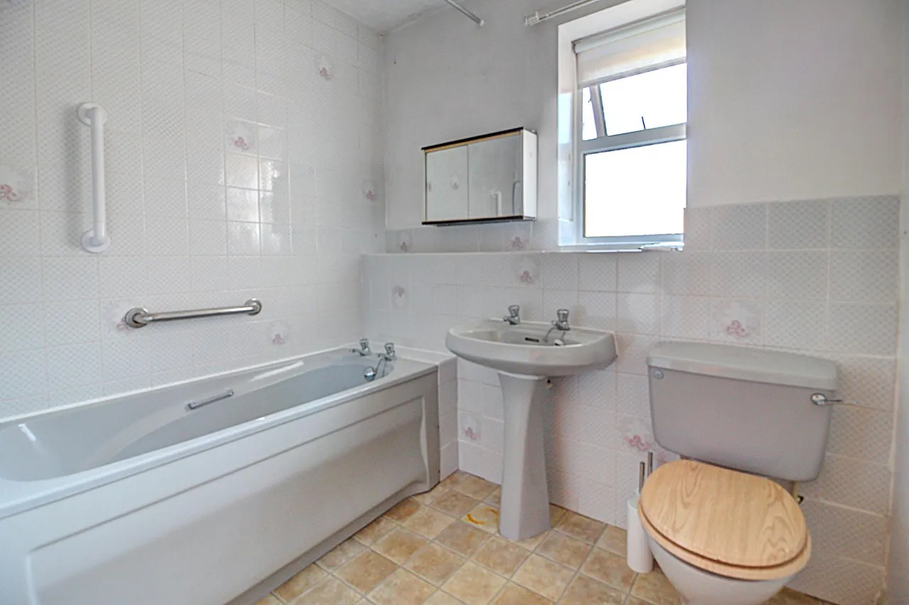 Farm View Drive, Basingstoke, RG24, photo 3