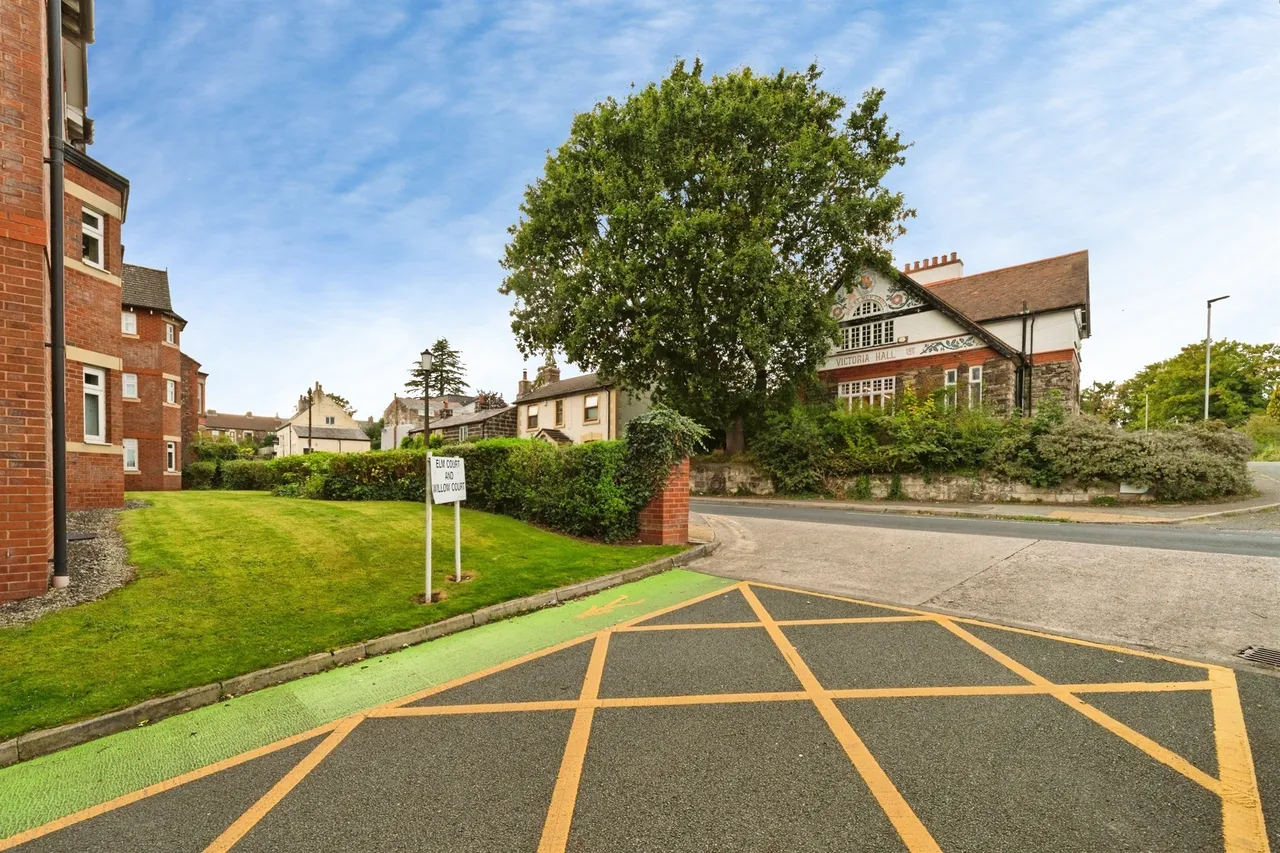 Village Road, Bebington, CH63, photo 13