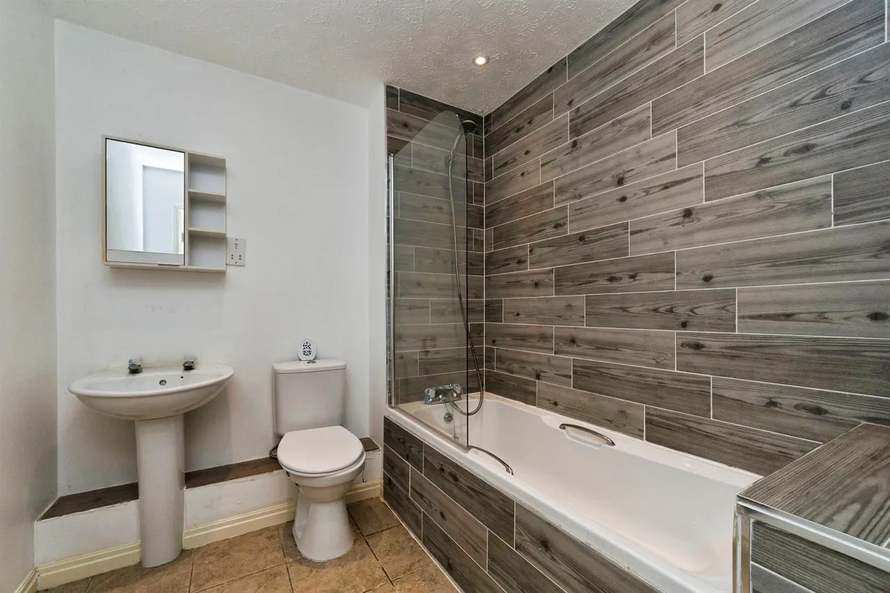 Village Road, Bebington, CH63, photo 11