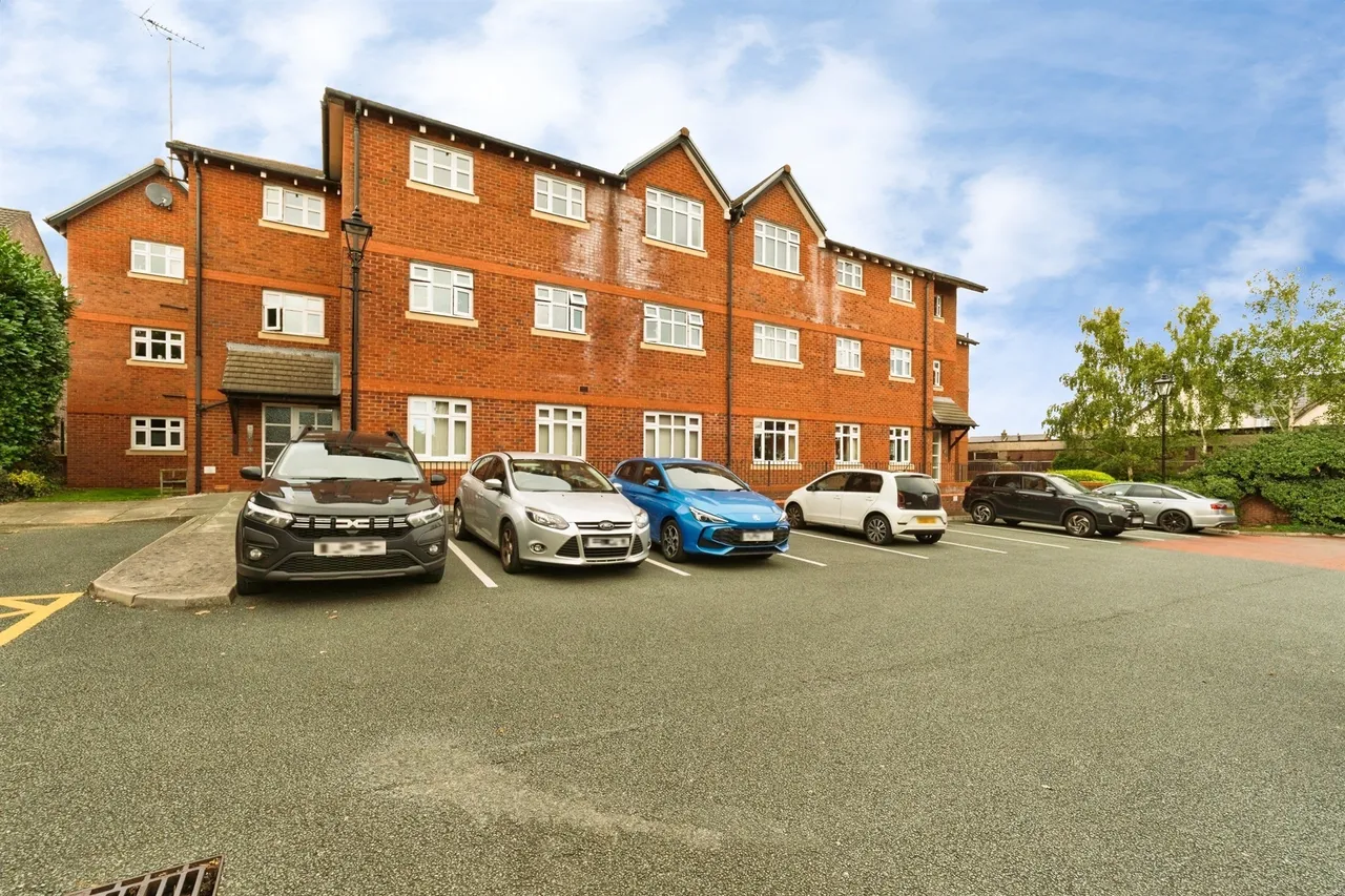 Village Road, Bebington, CH63, photo 12