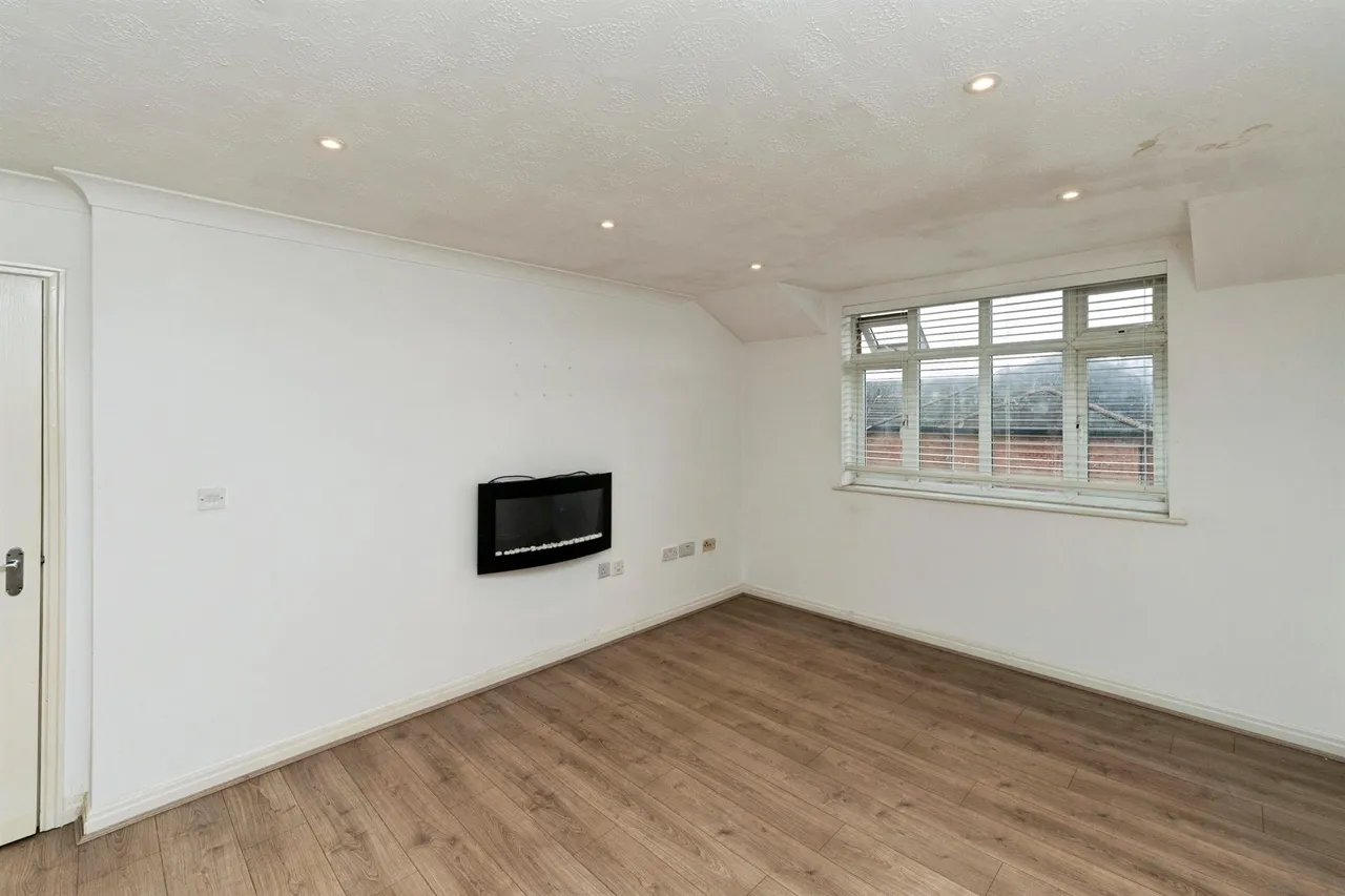 Village Road, Bebington, CH63, photo 5