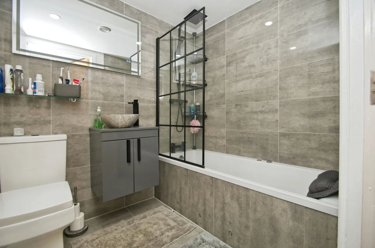 City Wharf Apartments, Schooner Way, Cardiff Bay, Cardiff, CF10, photo 10
