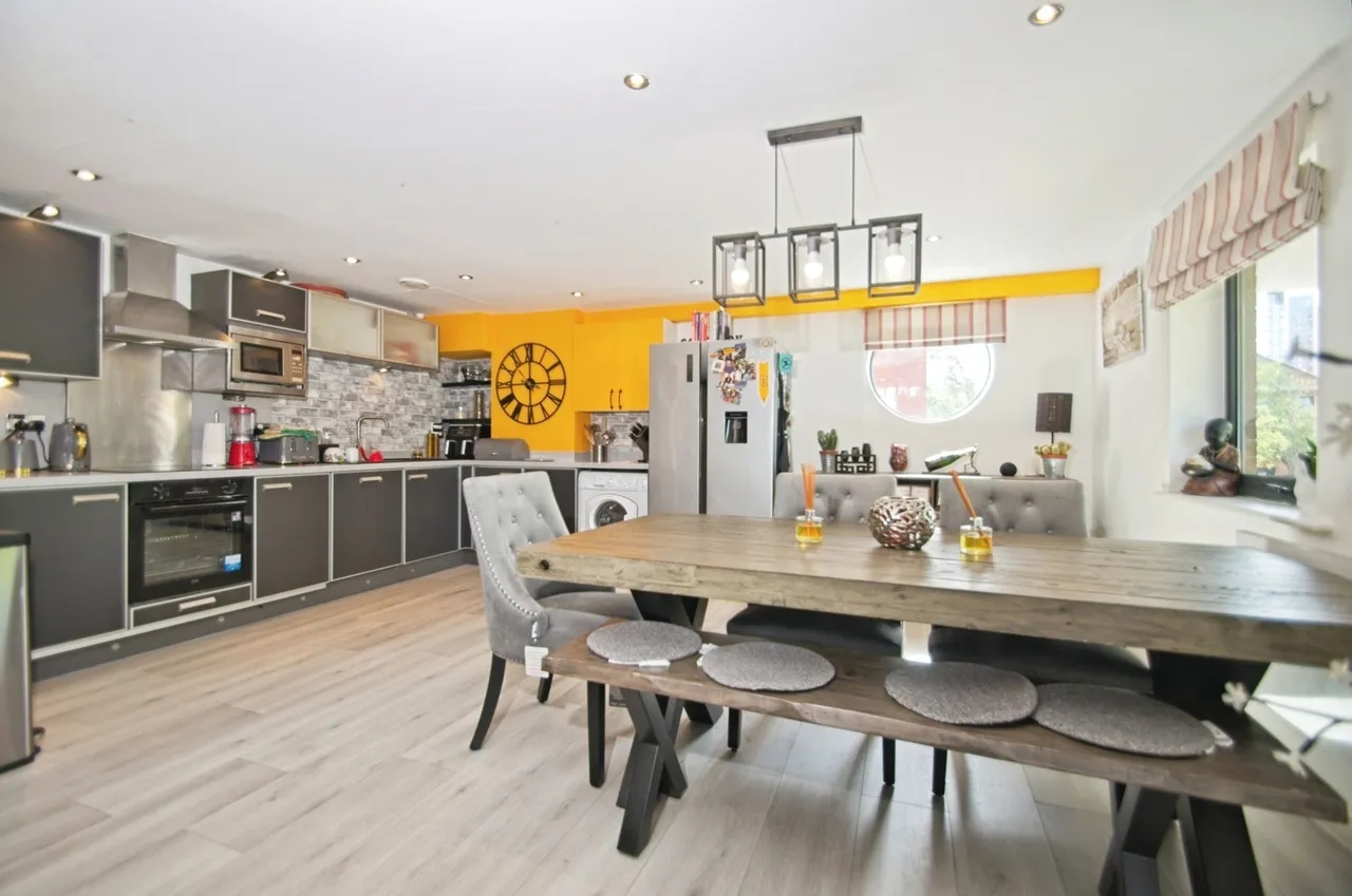 City Wharf Apartments, Schooner Way, Cardiff Bay, Cardiff, CF10, photo 5
