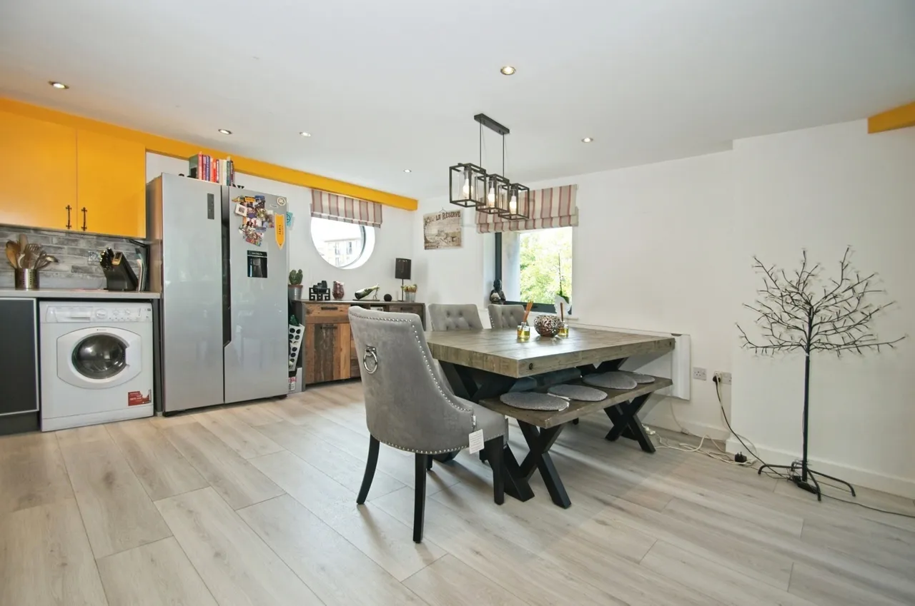 City Wharf Apartments, Schooner Way, Cardiff Bay, Cardiff, CF10, photo 4