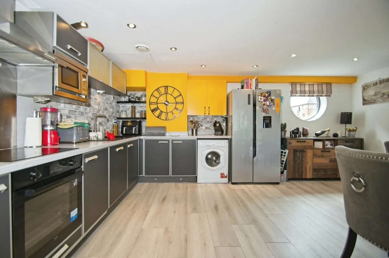 City Wharf Apartments, Schooner Way, Cardiff Bay, Cardiff, CF10, photo 11