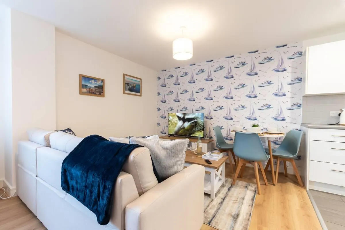 1 bed flat to rent — High Street, Poole