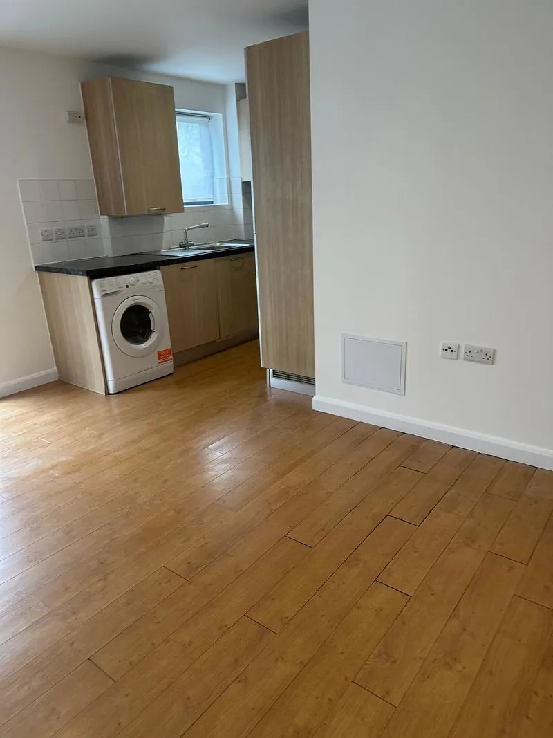 Chandos Parade Buckingham Road, CANONS PARK HA8 6DX, photo 4