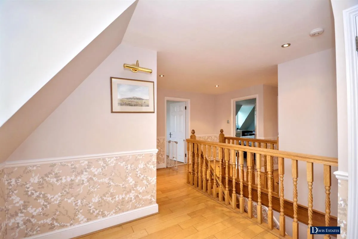 Ardleigh Green Road, Borders of Emerson Park, RM11, photo 15