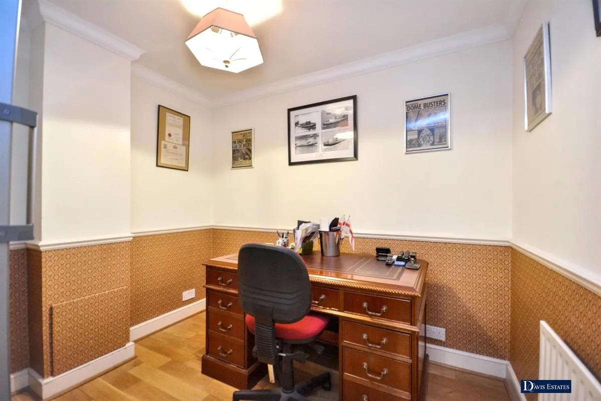 Ardleigh Green Road, Borders of Emerson Park, RM11, photo 9