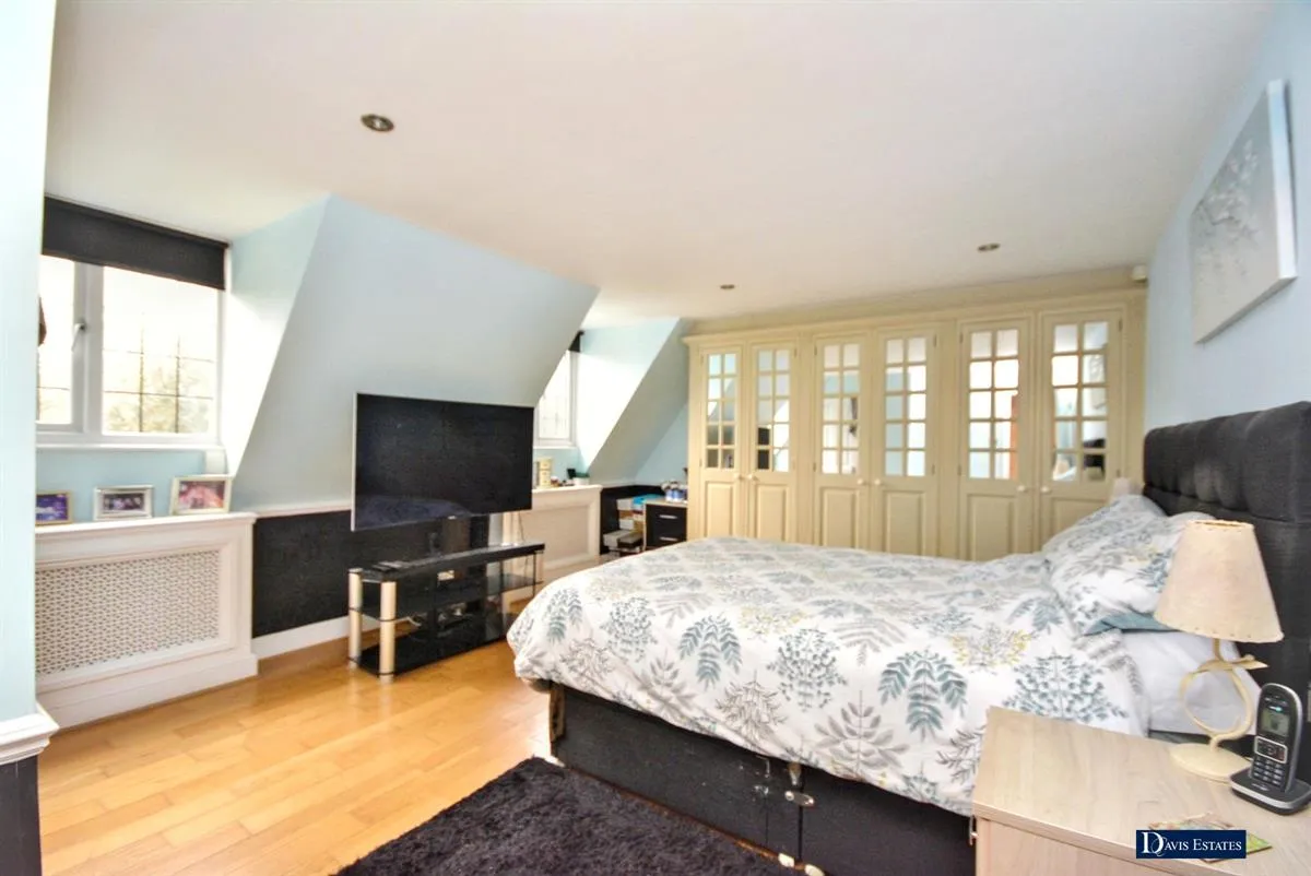 Ardleigh Green Road, Borders of Emerson Park, RM11, photo 16
