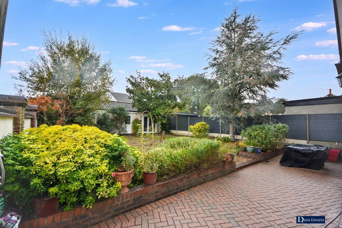 Ardleigh Green Road, Borders of Emerson Park, RM11, photo 22