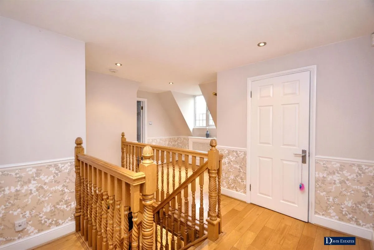 Ardleigh Green Road, Borders of Emerson Park, RM11, photo 14