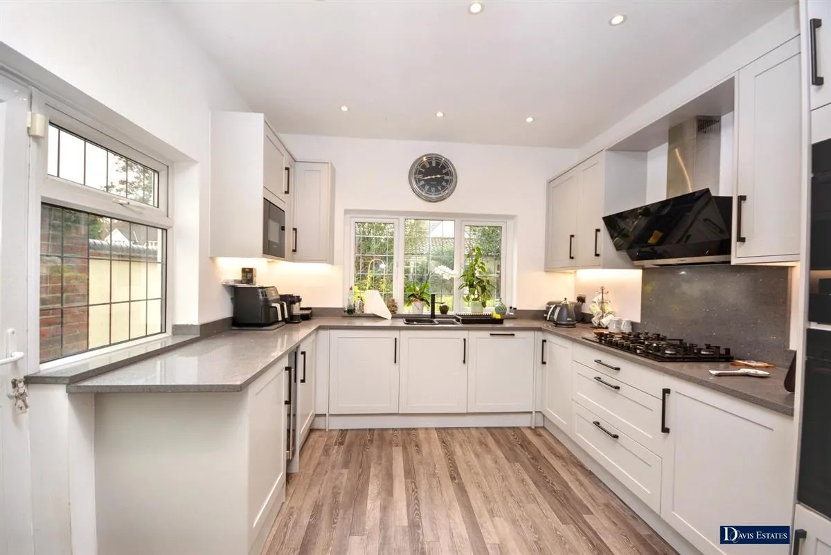 Ardleigh Green Road, Borders of Emerson Park, RM11, photo 3