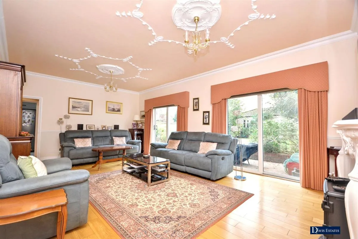 Ardleigh Green Road, Borders of Emerson Park, RM11, photo 2